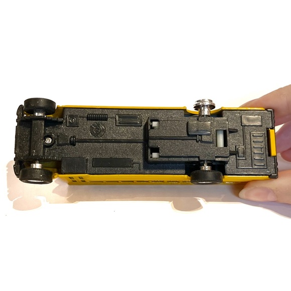 Vintage Die Cast Model Yellow School Bus Toy Car Vehicle Driver Black Silver Y2K - Picture 5 of 10